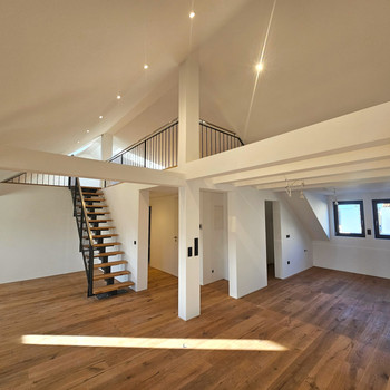 4,5-Zimmer-Altbau-DG-Whg. zu verkaufen in kernsaniertem Gebäude