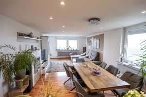 Großzügige 4-Zimmer-Wohnung mit Einbauküche, Garage und Fernblick – Die vollständige Adresse der Immobilie erhältst du vom Anbieter., 72760 Reutlingen-Mitte, Reutlingen – Vorschaubild 2