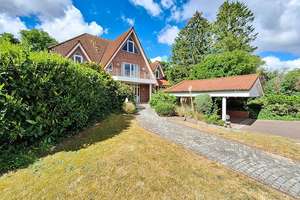 Imposante Maisonette-Wohnung mit Einfamilienhaus-Charakter, 4 Balkonen, Doppelcarport u. Sauna! – Die vollständige Adresse der Immobilie erhältst du vom Anbieter., 23627 Groß Grönau – Vorschaubild 2