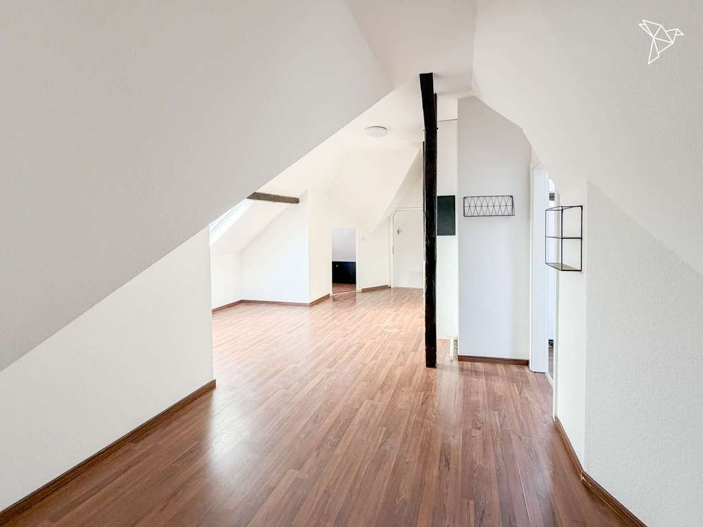 Immobilie in Obertshausen - WOHLFÜHLEN ÜBER DEN DÄCHERN ☀️ Helle Dachgeschosswohnung mit 56 m² & Einbauküche in Obertshausen! - Bild 3