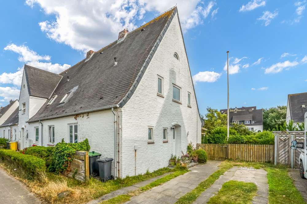 "Weiße Siedlung" - Endhaus mit Ausbaupotenzial in Strandnähe, Nordfriesland Kreis – Bild 1