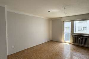 Attraktive, frisch sanierte 1-Zimmer-Wohnung mit zwei Balkonen und Tageslichtbad