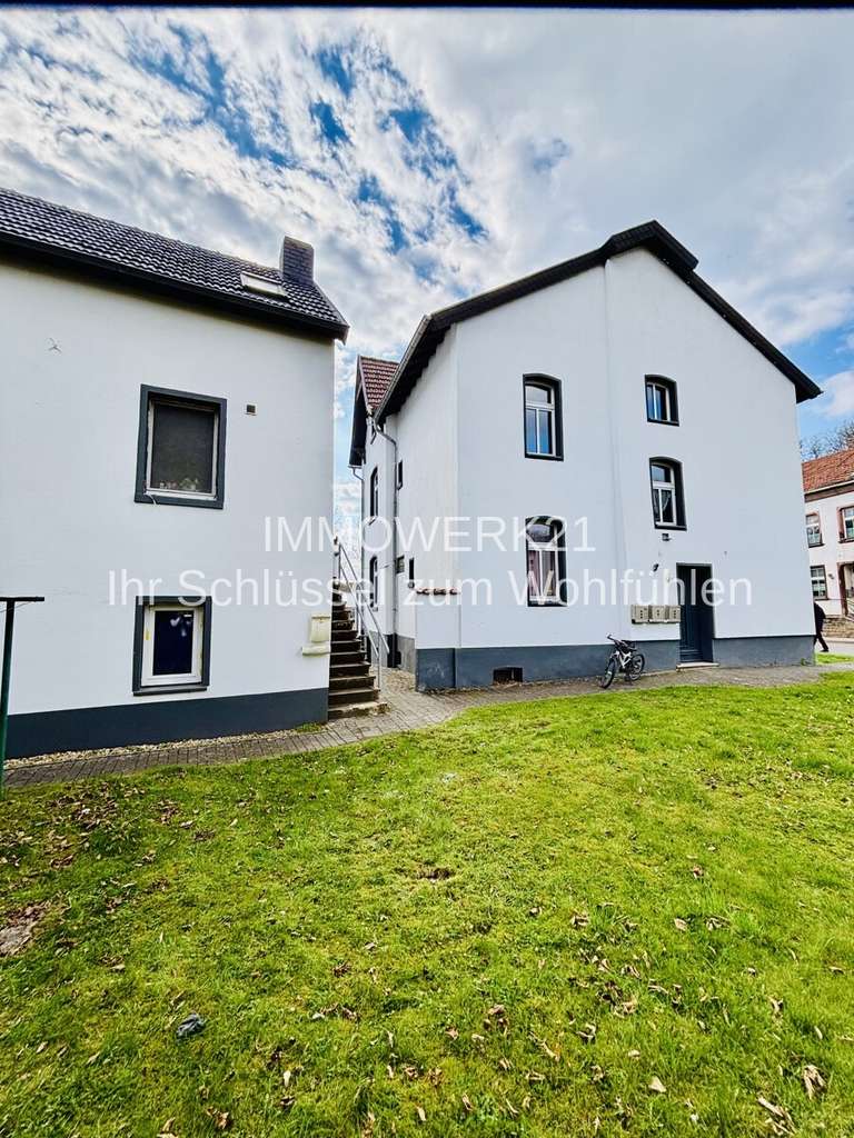 Immobilie in Kall - MFH mit 6 WE + 5 Garagen + Bauland in zentraler Lage von Kall - Top Rendite! - Bild 2