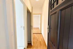 Bezugsfreie 1-Zimmer-Altbauwohnung in Wilmersdorf | Einbauküche | Keller | 36 m² | sehr gute Lage! – Die vollständige Adresse der Immobilie erhältst du vom Anbieter., 10713 Wilmersdorf, Berlin – Vorschaubild 2