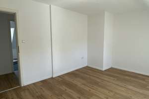 Modernisierte 3-Zi.-Dachgeschoss-Wohnung in guter Lage von S-Hofen – Die vollständige Adresse der Immobilie erhältst du vom Anbieter., 70378 Hofen, Stuttgart – Vorschaubild 6