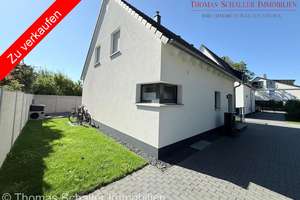 Freistehendes Einfamilienhaus mit Außenpool in Fürth-Poppenreuth