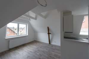 Stilvolle, neuwertige 1-Zimmer-DG-Wohnung in Kiel – 24147 Elmschenhagen, Kiel – Vorschaubild 2
