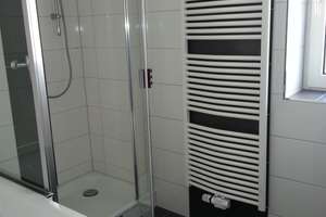 Ruhig gelegene 3-Zi.-Wohnung in Top-Lage mit Balkon, Tageslichtbad und TG-Stellplatz – Die vollständige Adresse der Immobilie erhältst du vom Anbieter., 90449 Röthenbach West, Nürnberg – Vorschaubild 4