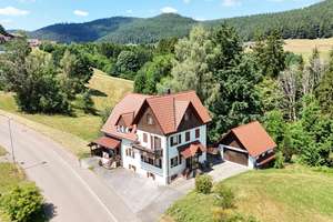 Freistehendes 3-Familienhaus in Baiersbronn – vollvermietet, mit Ausblick & Doppelgarage – Die vollständige Adresse der Immobilie erhältst du vom Anbieter., 72270 Baiersbronn – Vorschaubild 2