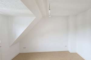 Erstbezug nach Renovierung. 2 ZKBB- DG- Wohnung mit Wärmedämmung – Hofstraße 21, 67065 Mundenheim, Ludwigshafen am Rhein – Vorschaubild 9