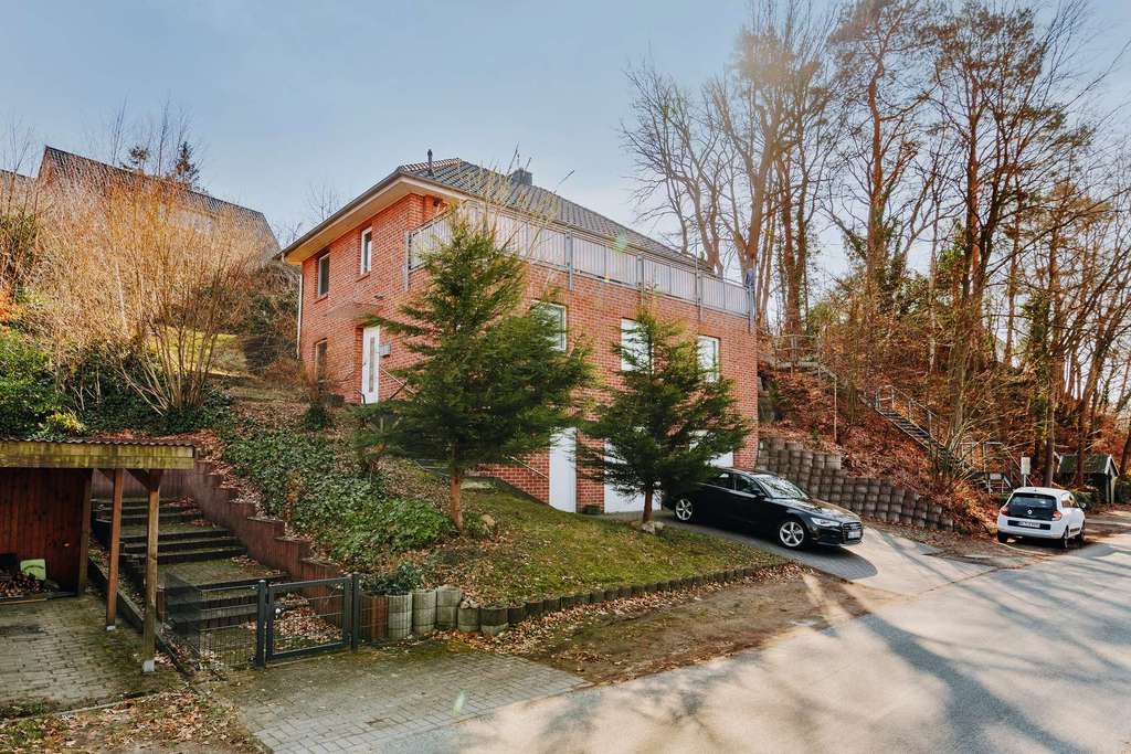 Immobilie in Stelle - Modernes Wohnen in ruhiger Hanglage – Stilvolles Einfamilienhaus mit Dachterrasse - Bild 2