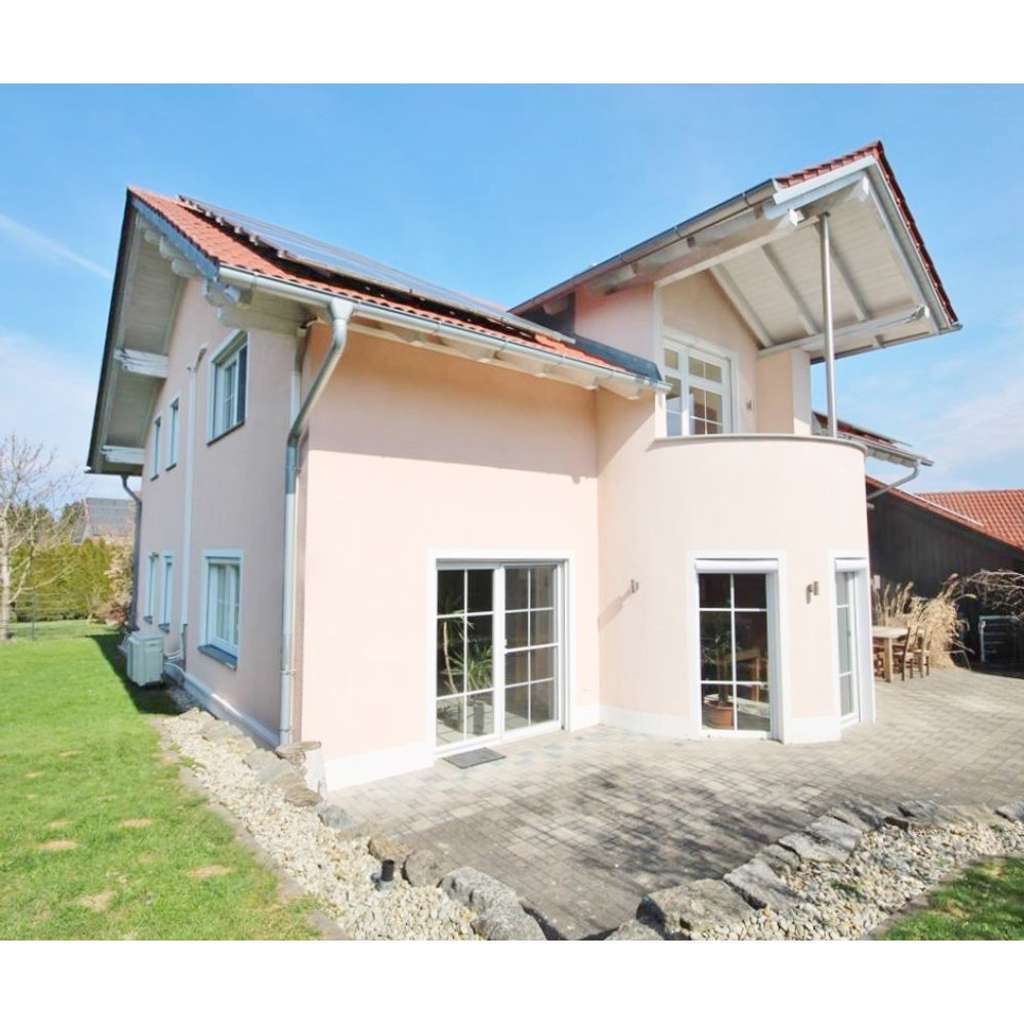 Immobilie in Hutthurm - Charmantes Wohlfühlhaus mit architektonischer Klarheit, einem privaten Spa-Bereich auf Hotelniveau u - Bild 1