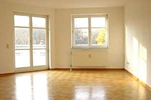 Helle attraktive 2-Zimmer-Wohnung mit Balkon + TG-Platz!