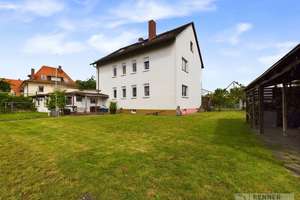 Charmantes Mehrfamilienhaus mit großem Grundstück in ruhiger Lage – Die vollständige Adresse der Immobilie erhältst du vom Anbieter., 90427 Großgründlach, Nürnberg – Vorschaubild 1