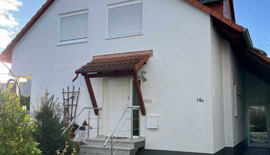 Bild von Ruhig gelegenes freistehendes Ein-/Zwei-Familienhaus mit 5 Zimmern und Carport