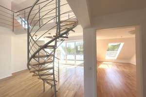 Sehr schöne GALERIE-Wohnung. Ideal für ein PAAR ohne Kinder. Balkon, Einbauküche, Stellplatz. FREI – Die vollständige Adresse der Immobilie erhältst du vom Anbieter., 70599 Schönberg, Stuttgart – Vorschaubild 17