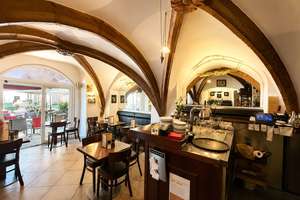 Ehemaliges Torhaus der Pfalz – historisches Wohn- und Geschäftshaus am Alten Kornmarkt – 93047 Innenstadt, Regensburg – Vorschaubild 5