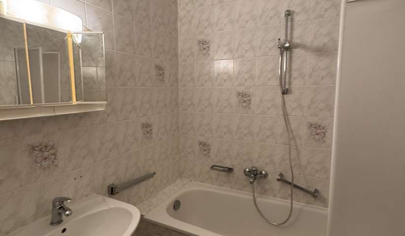 Schöne 2 Zimmer Wohnung mit Balkon - Foto 1