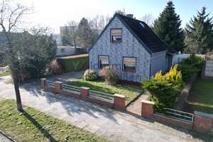 Kleines Haus, großes Potenzial – Gestalten Sie Ihr neues Zuhause selbst – Die vollständige Adresse der Immobilie erhältst du vom Anbieter., 27472 Cuxhaven – Vorschaubild 1