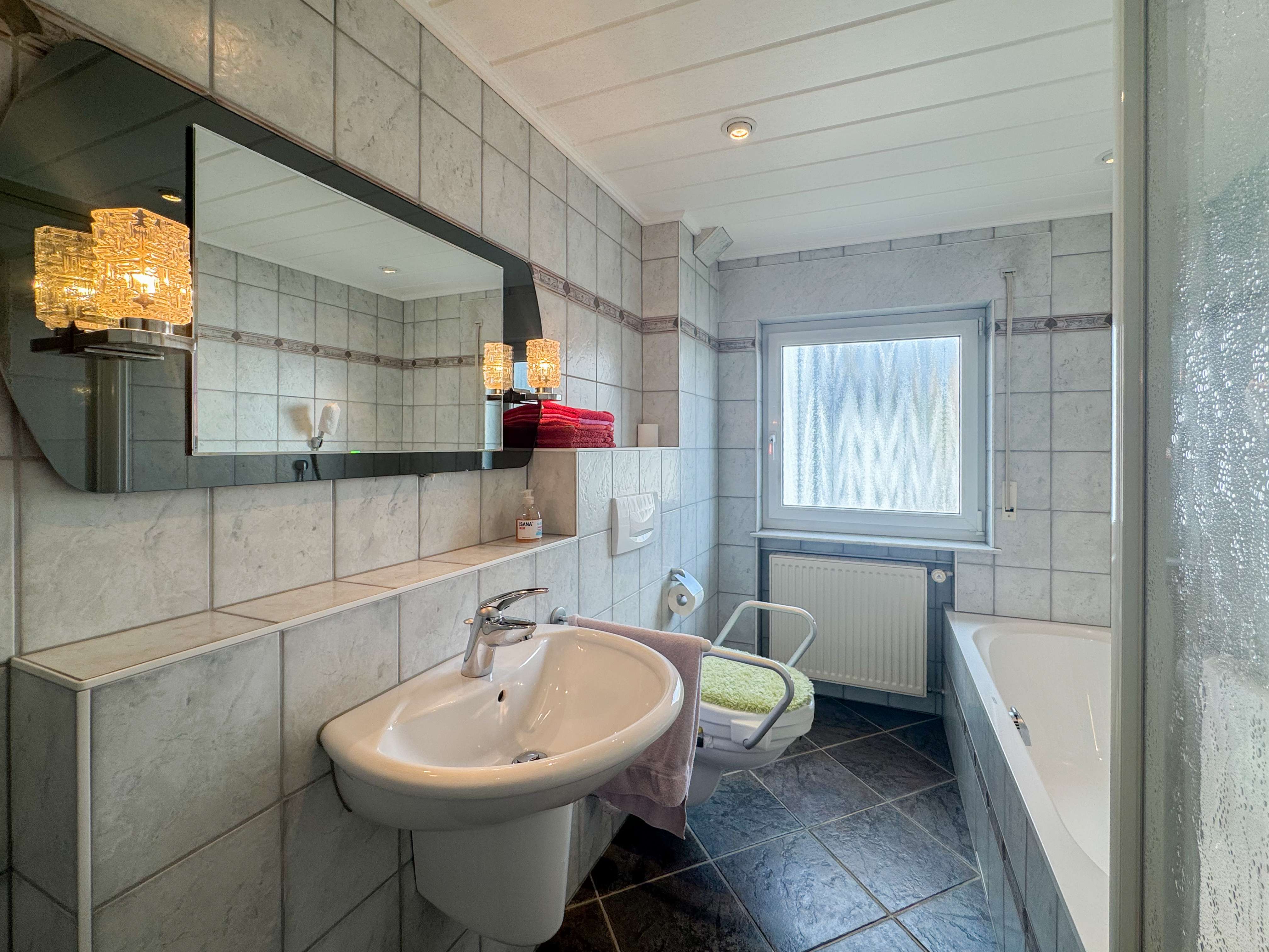 Immobilie in Riedstadt - Großzügiges und gepflegtes Zweifamilienhaus mit Garten, Terrasse, und Garagen sowie Ausbaupotenzial - Bild 19