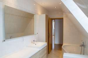 Schöne 2 - Zimmer Dachgeschosswohnung in Biesdorf mit Grünblick – Luise - Zietz - Str. 118, 12683 Biesdorf, Berlin – Vorschaubild 8