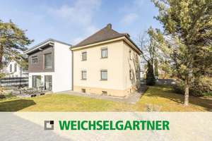 Charmante Doppelhaushälfte bzw. Mehrgenerationenhaus mit viel Potential auf traumhaften Grundstück