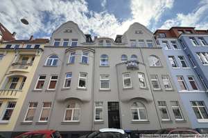 Hannover Süd : Top-renovierter Altbau!  2-Zimmerwohnung mit EBK und Balkon und Solarstrom