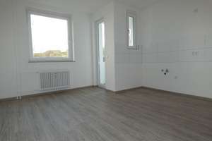 *** Attraktive Singlewohnung mit Duschbad + Loggia in grüner Lage! *** – Neuweselstr. 70, 45355 Borbeck-Mitte, Essen – Vorschaubild 3
