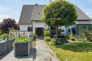 Gepflegtes, großes EFH mit Wintergarten, Garage und Werkstatt! Ideal für eine Familie! – Die vollständige Adresse der Immobilie erhältst du vom Anbieter., 86637 Wertingen – Vorschaubild 1