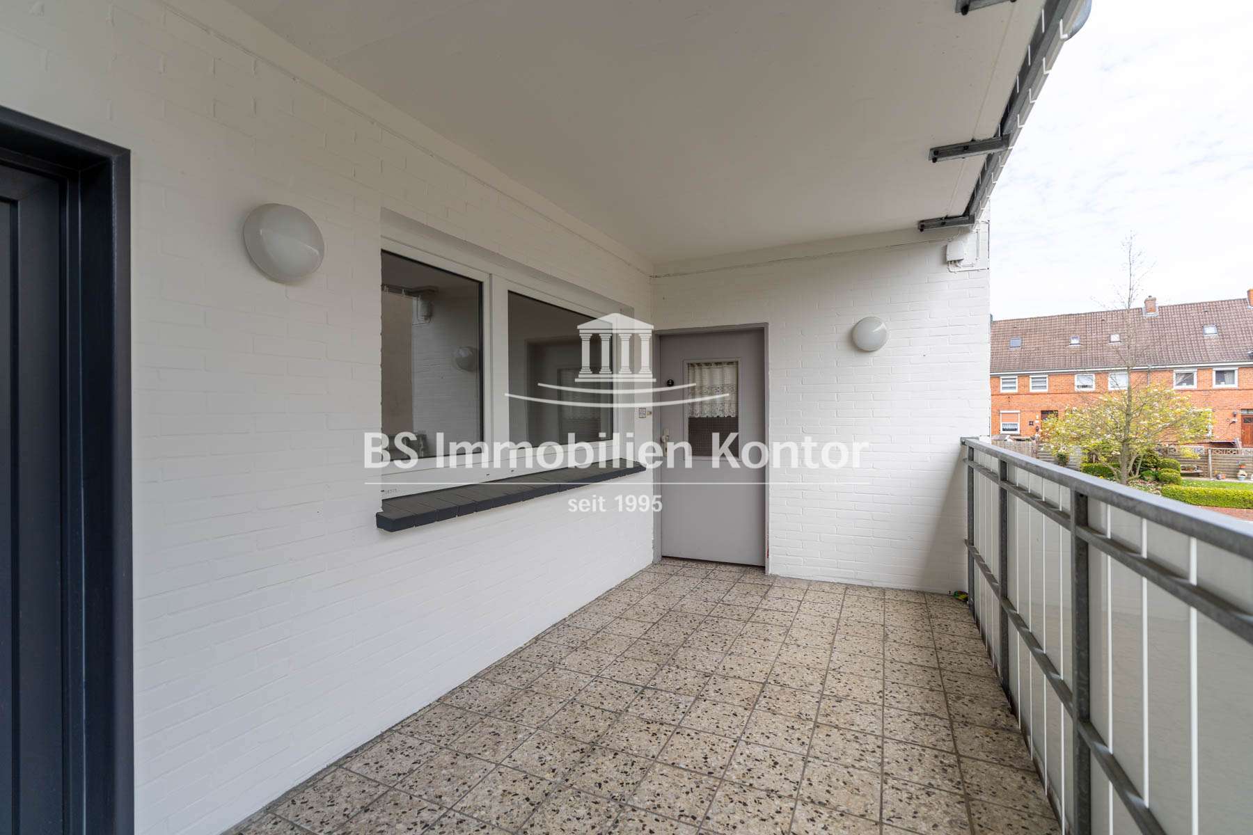 Innenstadtlage! Renovierungsbedürftige OG-Wohnung mit 2ZKB in zentraler Wohnlage!, Emden – Bild 3