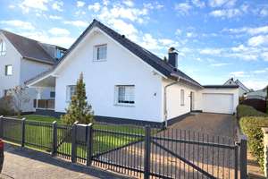 Modernes Einfamilienhaus mit Anbau, Kamin, Sauna & Sonnenterrasse - 260m² Wohnflächenpotenzial – Die vollständige Adresse der Immobilie erhältst du vom Anbieter., 64354 Reinheim – Vorschaubild 2