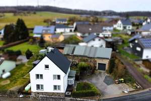 Stilvoll saniertes Einfamilienhaus mit charmanter Scheune sucht neuen Eigentümer – Die vollständige Adresse der Immobilie erhältst du vom Anbieter., 56459 Elbingen – Vorschaubild 2