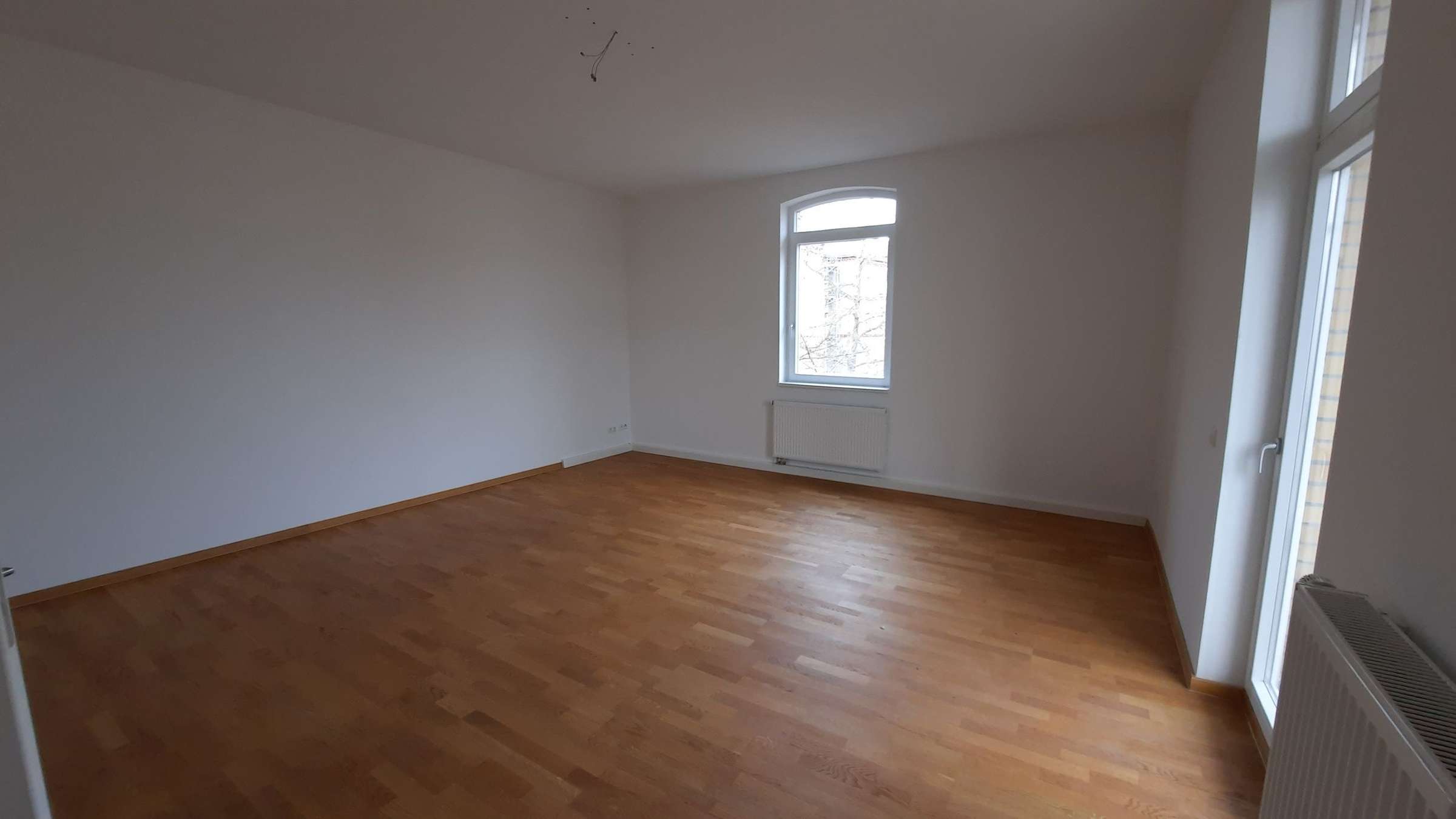 Große und moderne 2-Zimmer-Wohnung mit Balkon in Erfurt