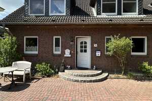 Geräumiges Mittelreihenhaus mit Terrassendach und Garten in Hamburg – Hamburg – Vorschaubild 1