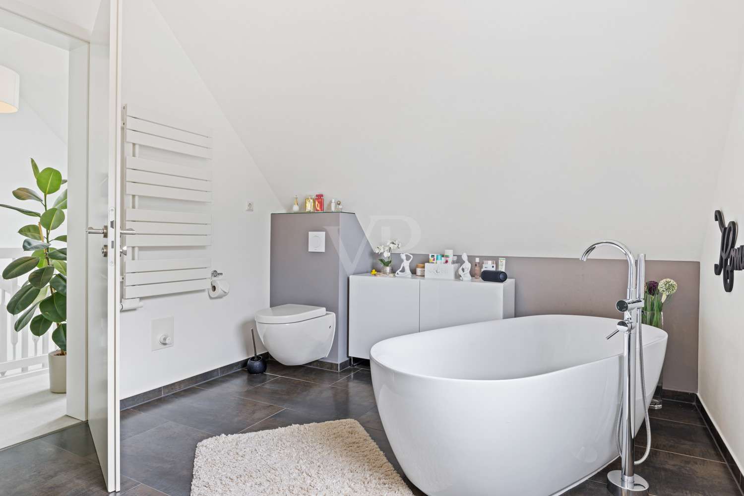 Immobilie in Elmenhorst/Lichtenhagen - 2 km vom Strand entfernt - Moderner, energieeffizienter Wohntraum mit herrlichem Grundstück in gehob - Bild 11