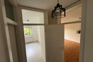 Geschmackvolle 2-Raum-Erdgeschosswohnung mit Einbauküche in Köln-Junkersdorf – Sterrenhofweg 43, 50858 Junkersdorf, Köln – Vorschaubild 8