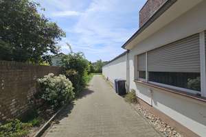Renovierungsbedürftiges Mehrfamilienhaus mit 18 Zimmern in Leverkusen-Quettingen-Biesenbach – Lützenkirchener Straße 16, 51379 Opladen, Leverkusen – Vorschaubild 4