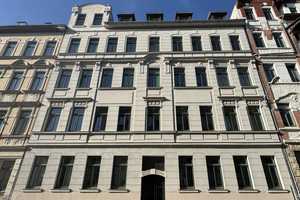WG-geeignete 3-Zimmer DG-Wohnung mit Loggia nahe Lene-Voigt-Park – Eilenburger Straße 27, 4317 Leipzig – Vorschaubild 1