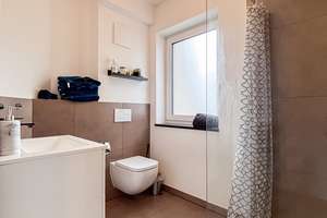 Airbnb-Hotspot Mainz-Kastel: Neubau 2022 2-ZKB mit Balkon & bis 2.500€ Umsatz – Die vollständige Adresse der Immobilie erhältst du vom Anbieter., 55246 Mainz-Kostheim, Wiesbaden – Vorschaubild 8