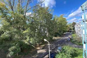 Super WG-Wohnung für 3 Personen....helle, moderne 4 - Zimmer-Wohnung mit Einbauküche sofort einzugsf – Eckersbacher Höhe 81, 8066 Eckersbacher Höhe (E1-E4), Zwickau – Vorschaubild 2