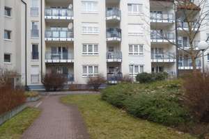 CITY CRUISER / Aber sehr ruhig gelegen. Schöne 3-Zimmerwohnung mit Einbauküche, Balkon + Tiefgarage