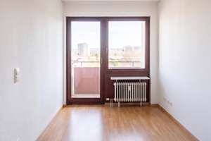 2 Zimmer-Wohnung mit Schwarzwaldblick. 
Lichtdurchflutete Zimmer, Balkon mit Doppelzugang und Tiefg