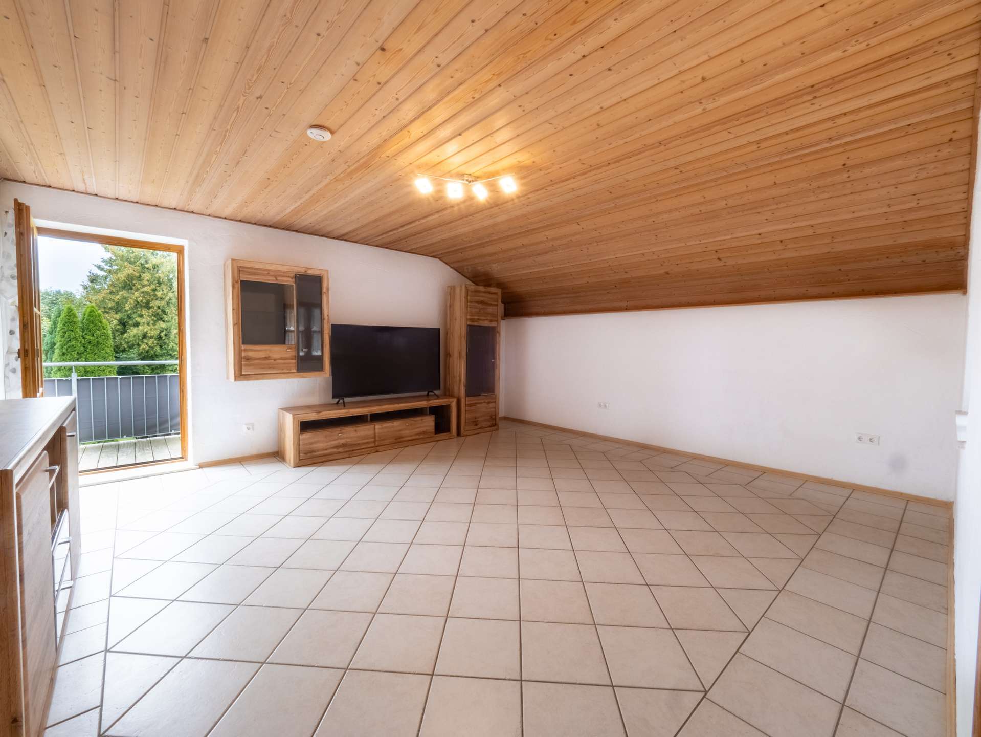 Immobilie in Teising - Wohnen mit Gartenidylle & Bachlauf – 3-Zimmer-Wohnung mit Charme, Kamin & PV-Anlage - Bild 3