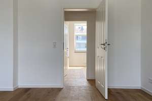 *** Frisch renovierte 3-Zimmer-Dachgeschosswohnung - günstig & zentral *** – Fürstenstr 16, 42277 Oberbarmen, Wuppertal – Vorschaubild 9