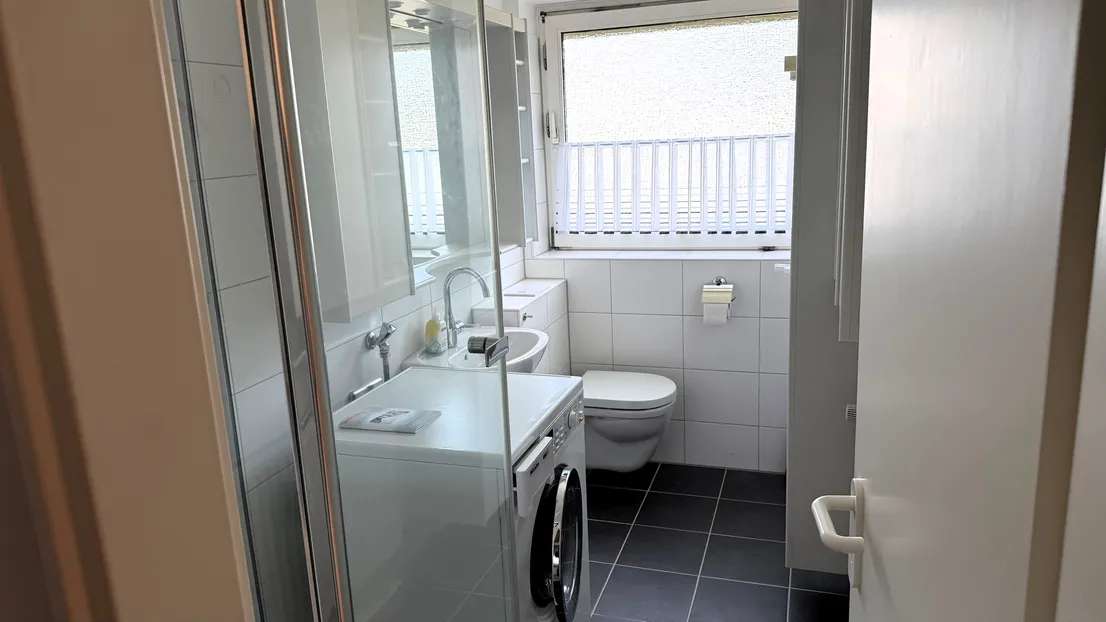 Gepflegte 3- Zimmer- Wohnung mit Einbauküche in Salzgitter- Lebenstedt – Badezimmer