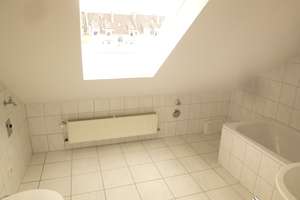 DEM HIMMEL SO NAH / Schöne Dachgeschosswohnung mit Einbauküche in Jugendstil-Stadtvilla – Blücherstraße 34, 65195 Westend / Bleichstraße, Wiesbaden – Vorschaubild 6