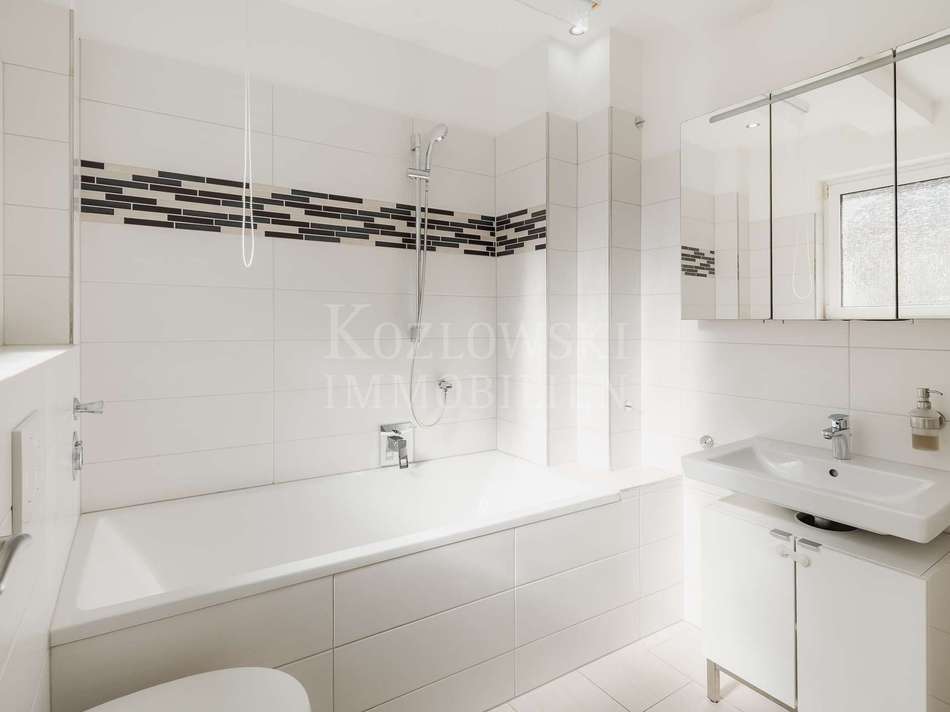 Tageslichtbad mit Wanne 