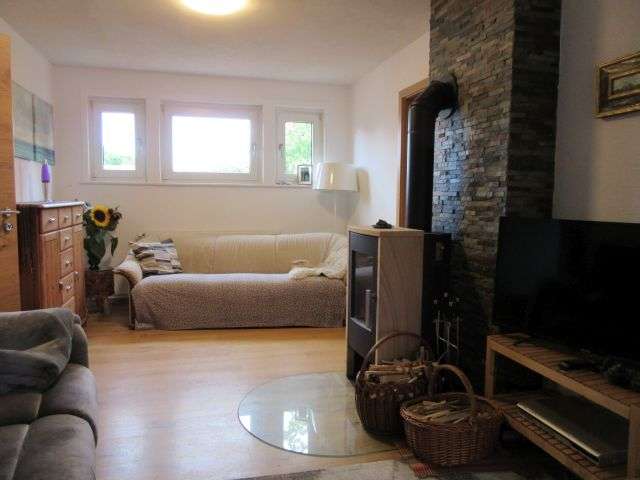 Immobilie in Wennigsen (Deister) - Komplett modernisierte 3,5-Zimmer-ETW in Vierfamilienhaus mit 2 Stellplätzen und großer Gartenfläche - Bild 6