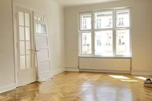 Frisch saniert: 3,5 Zimmer, Dielen und Kassettentüren am Birger-Forell-Platz!