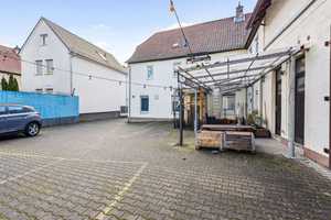 Großzügiges Zweifamilienhaus mit Nebengebäude, großer Scheune und Parkplätzen – Frankfurt am Main – Vorschaubild 9